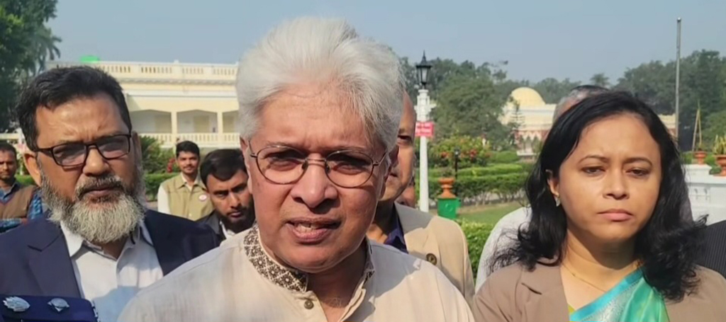 আপাতত চিনি আমদানি বন্ধ, আগে বিক্রি হবে দেশি চিনি: নাটোরে শিল্প উপদেষ্টা আদিলুর