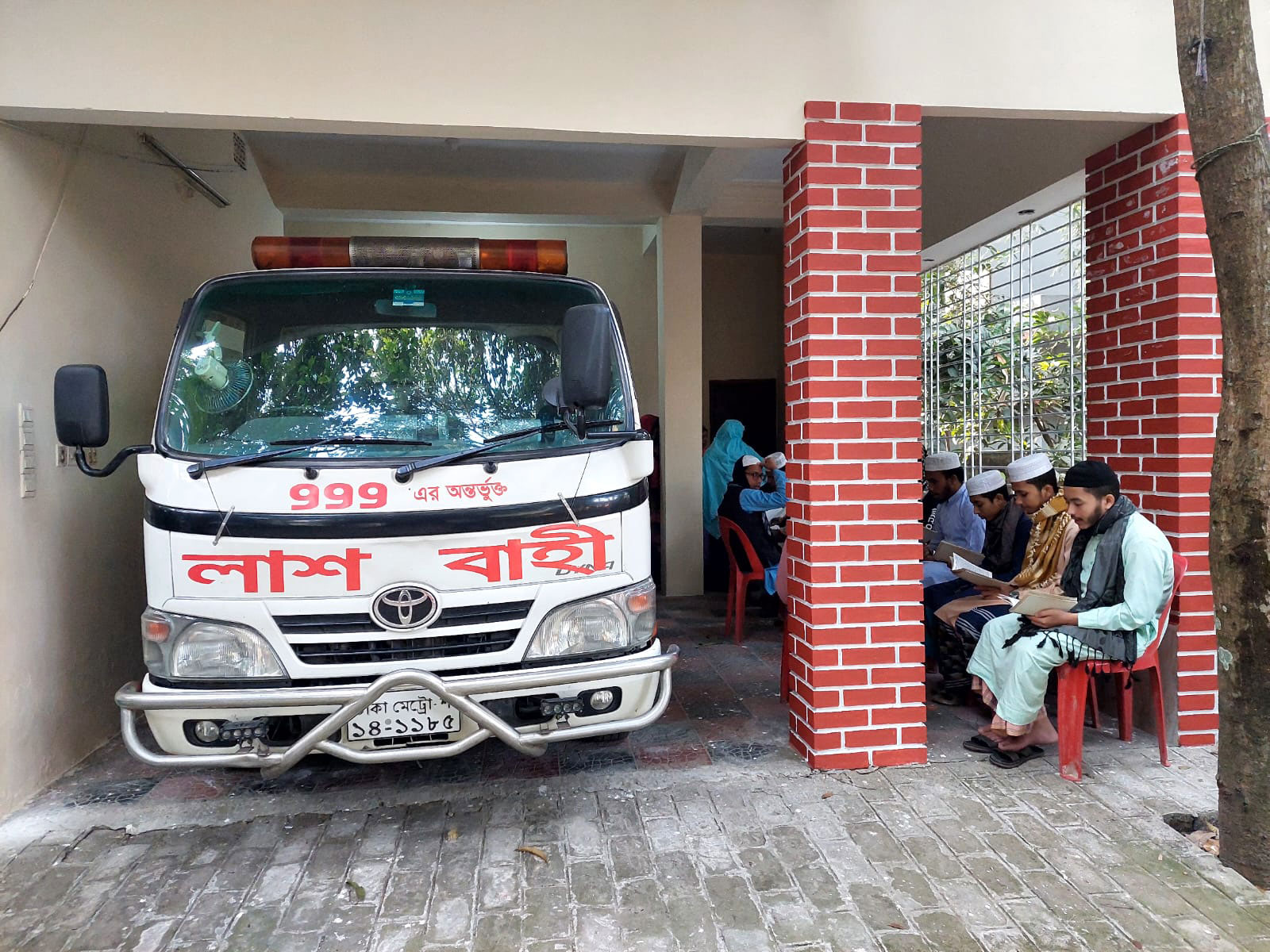 মোহাম্মদপুর ট্র্যাজেডি: নাটোরে পৌঁছাল মা-মেয়ের মরদেহ, চাবি হারিয়ে উদ্বিগ্ন ছিলেন লায়লা