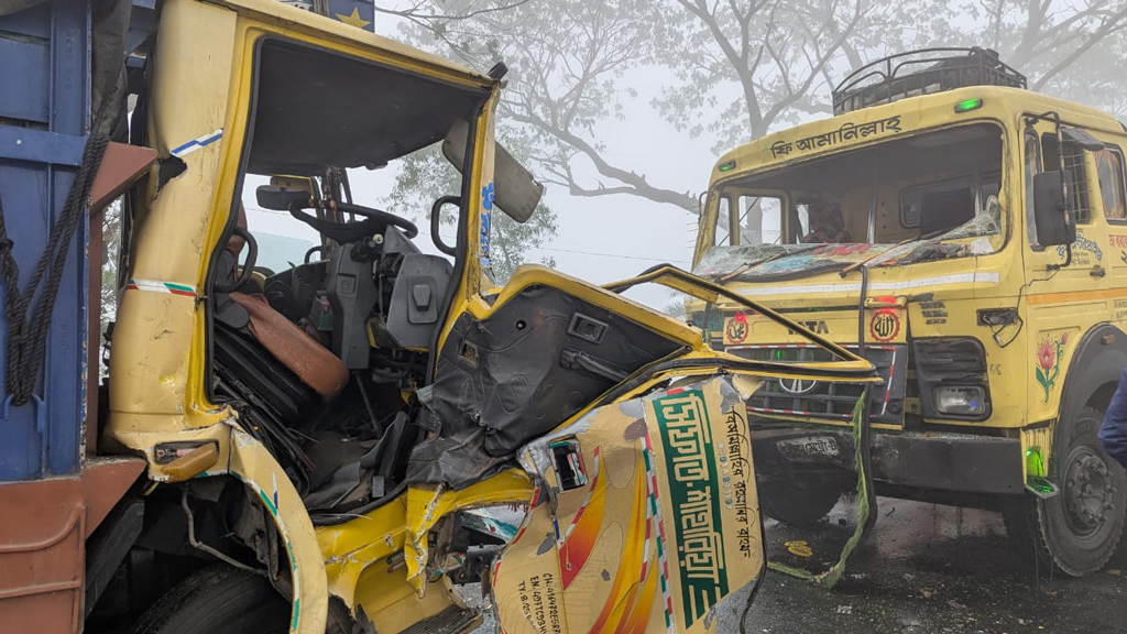 নাটোরে পৃথক সড়ক দুর্ঘটনায় নিহত ২