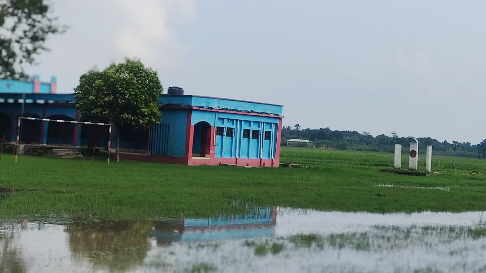 আড়াই হাজার বিঘা ফসলি জমি জলাবদ্ধতায় নিঃস্ব কয়েক শ পরিবার