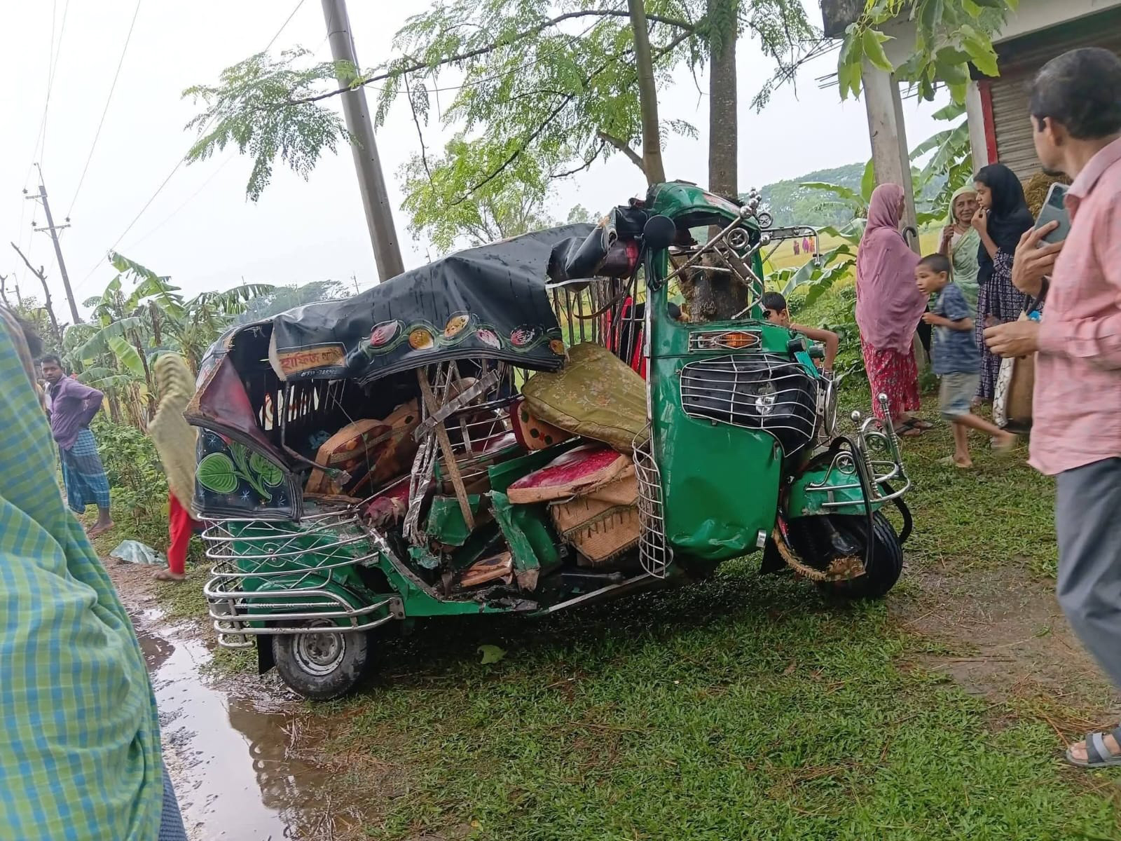 নেত্রকোনায় বাস-অটোরিকশা সংঘর্ষে নিহত ২, আহত ৩