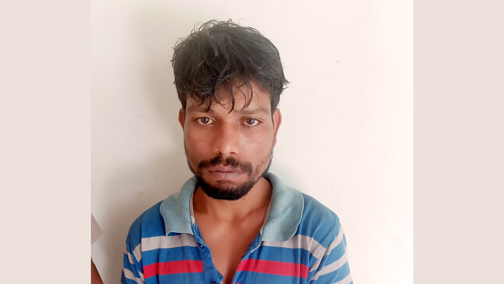 চুরি করা ট্রান্সফরমারের যন্ত্রাংশ আনতে গিয়ে আটক যুবক