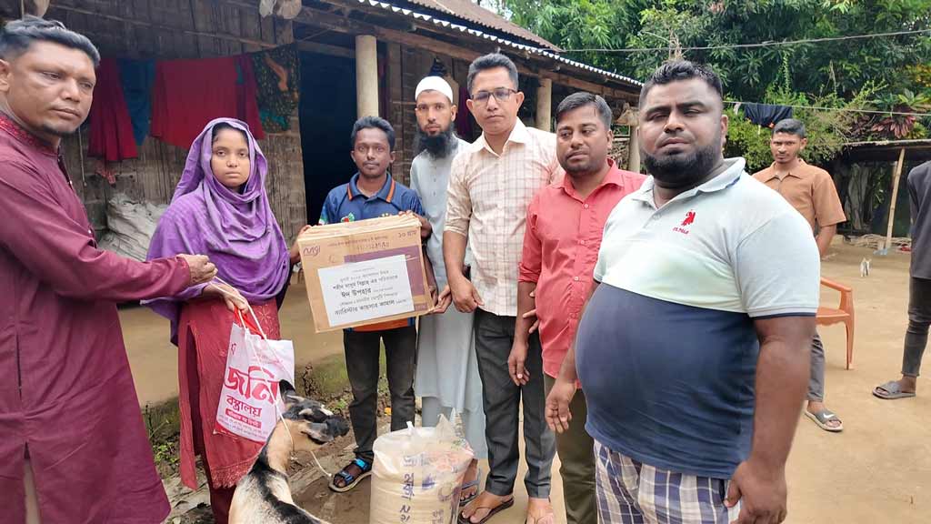 ডেপুটি স্পিকারের ঈদ উপহার পেল দুর্গাপুরের চার শহীদ পরিবার