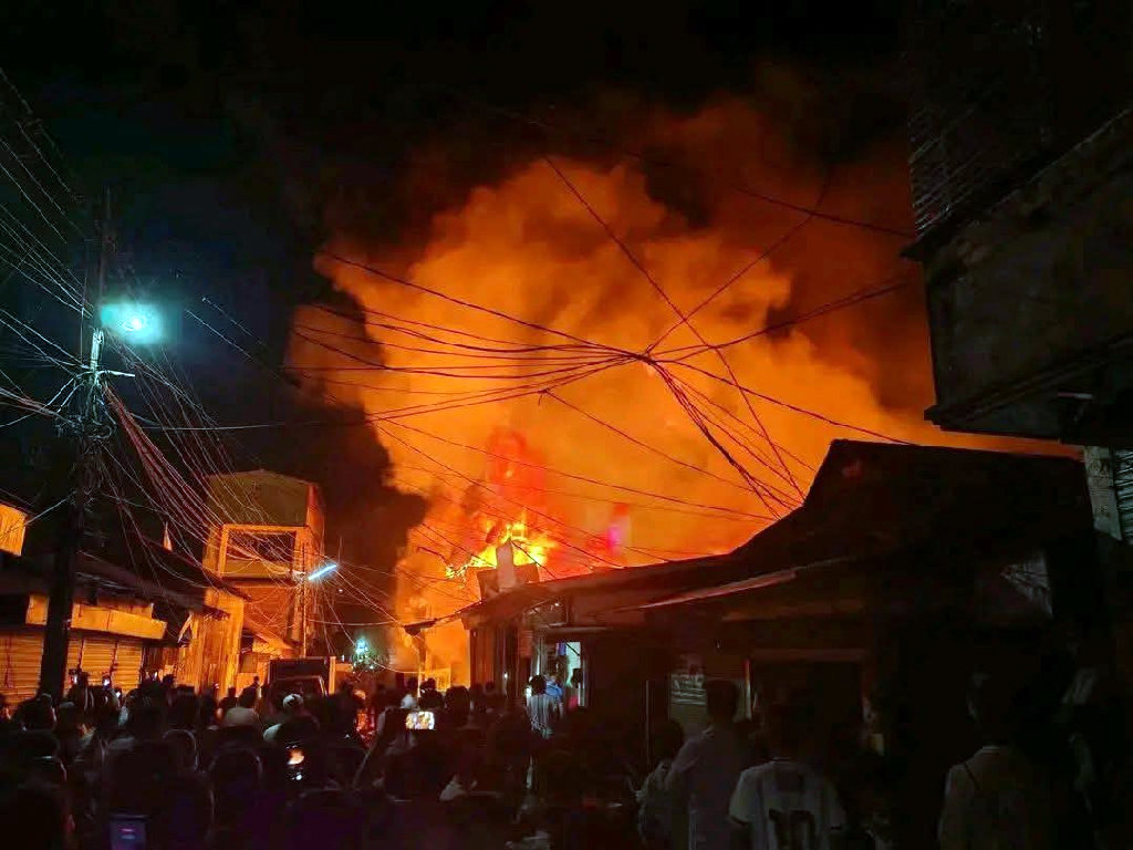 নেত্রকোনা শহরে পুড়ল দোকান-বসতঘর, কোটি টাকার ক্ষয়ক্ষতি