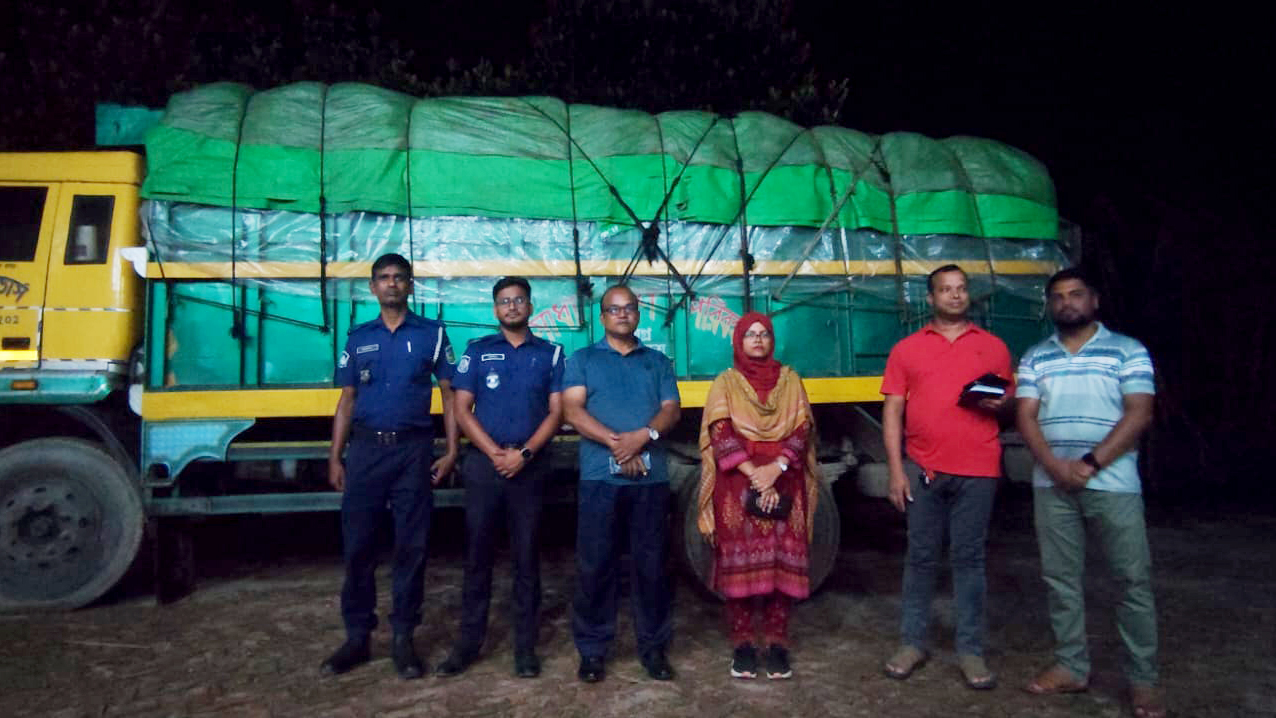 নেত্রকোনায় পাচারকালে ৬৬৭ বস্তা সরকারি চাল জব্দ, আটক ২