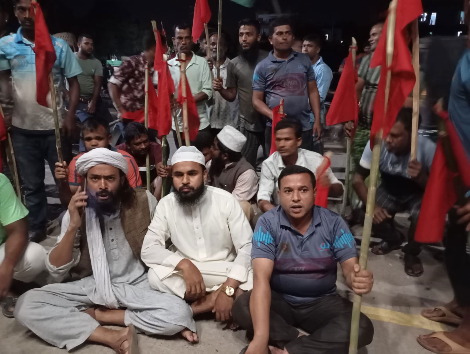 নেত্রকোনায় নাশকতার মামলায় খেলাফত শ্রমিক আন্দোলনের সভাপতি গ্রেপ্তার, মুক্তির দাবিতে থানা ঘেরাও