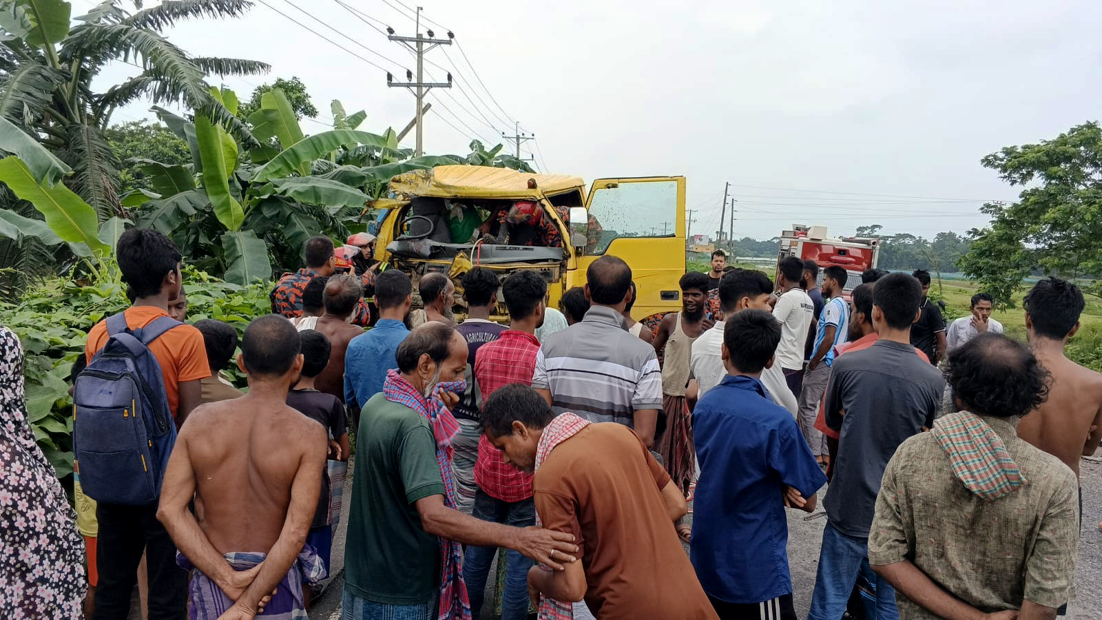 নেত্রকোনায় দুই ট্রাকের মুখোমুখি সংঘর্ষে চালক নিহত, আহত ২
