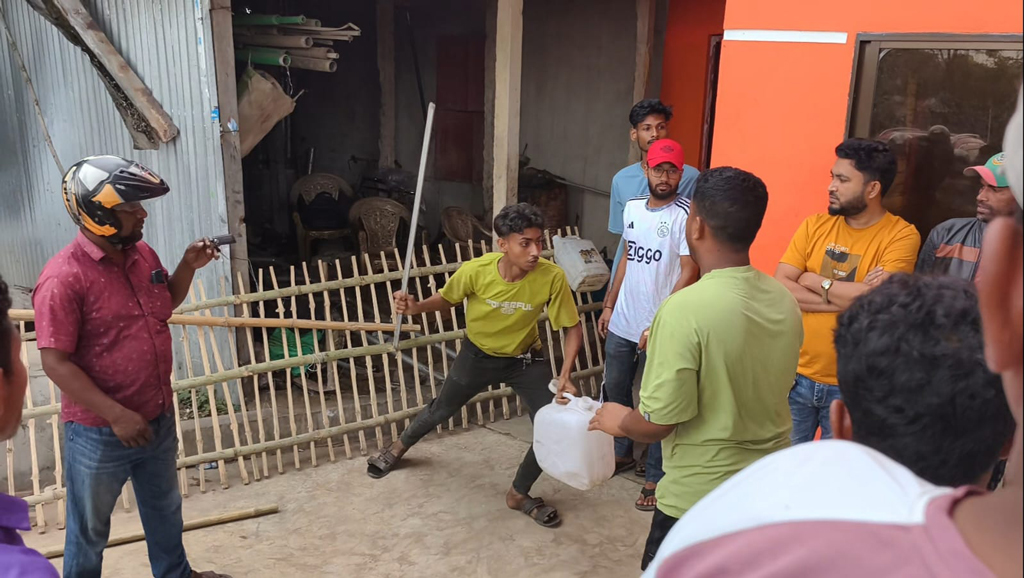 ‘প্রশাসন না থাকলেই বেপরোয়া সিন্ডিকেট, বাধা দিলে হামলার চেষ্টা’