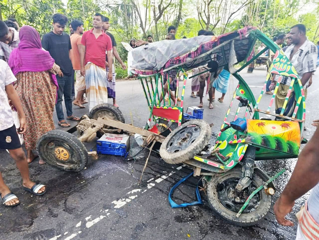 নাটোরে বাস-অটোরিকশা সংঘর্ষে নিহত ৩