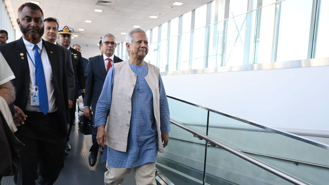 নিউইয়র্ক পৌঁছেছেন প্রধান উপদেষ্টা