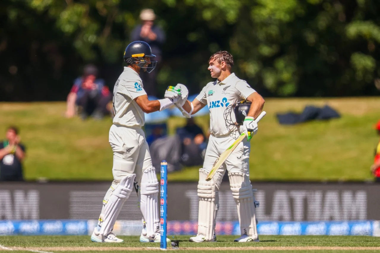 জোড়া সেঞ্চুরিতে রানের পাহাড় গড়ছে নিউজিল্যান্ড