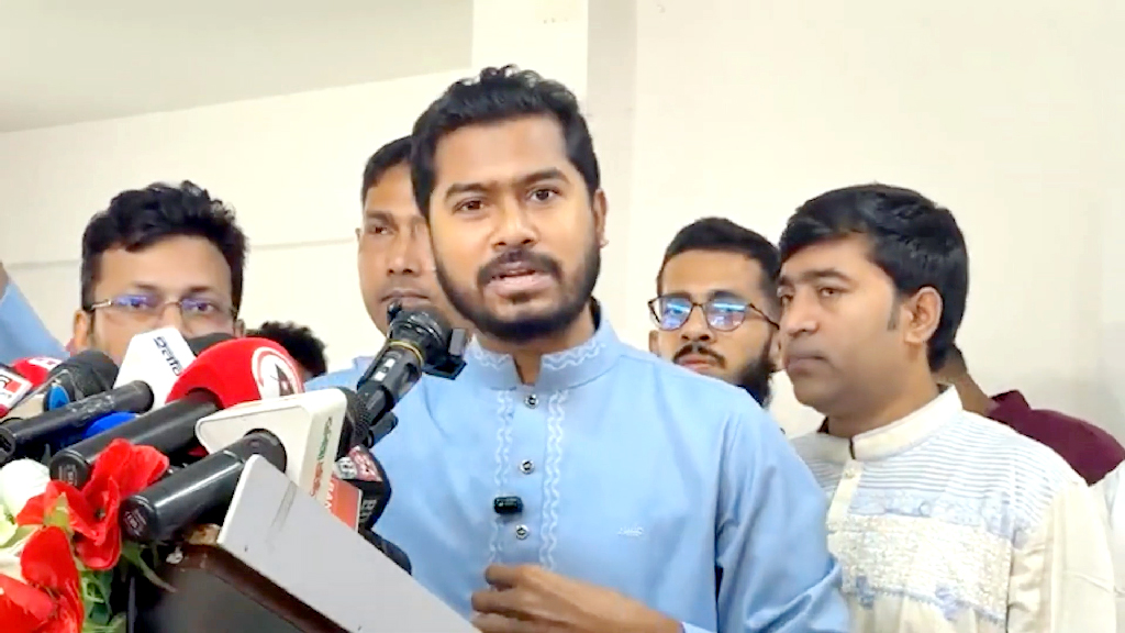 মন্ত্রীদের কমপক্ষে ১০ লাখ, এমপিদের ৫ লাখ টাকা বেতন হওয়া উচিত: নুর
