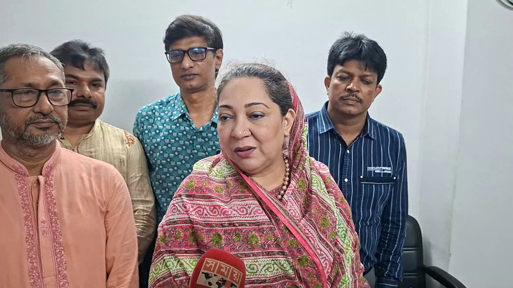 পরিদর্শনে গিয়ে হাসপাতালকে ডাস্টবিনের সঙ্গে তুলনা এমপির