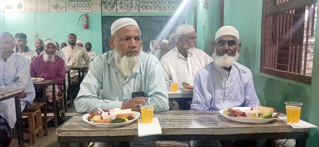 নয়াদিয়াড়ী গ্রামে ব্যতিক্রমী ‘জামাই ইফতার’