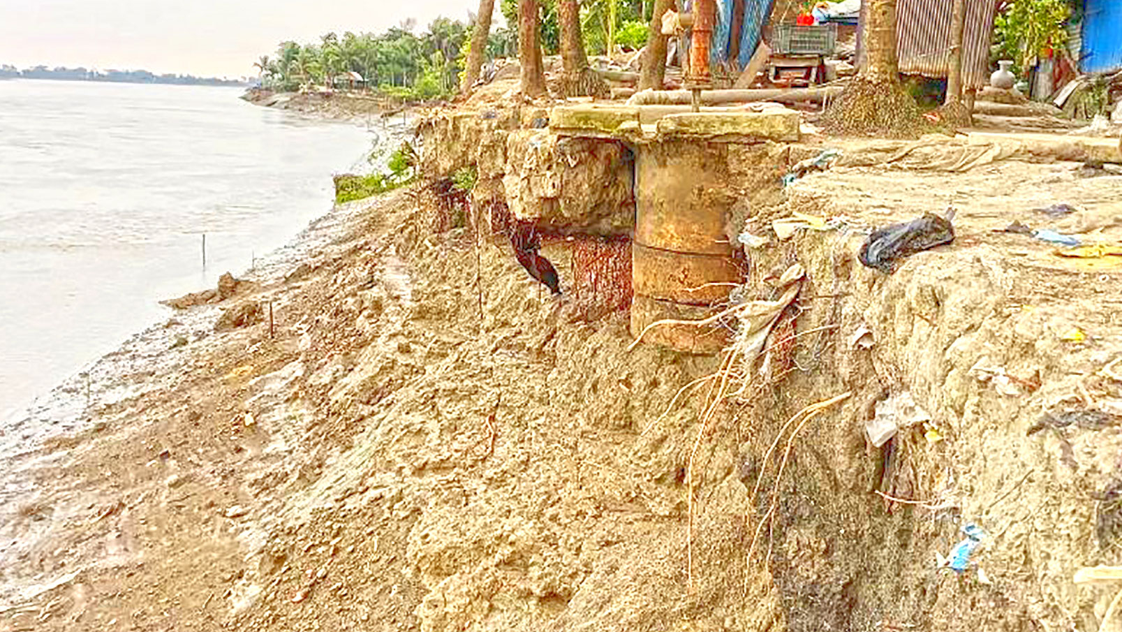 নদীভাঙনের হুমকিতে নোয়াখালীর ৩ ইউনিয়ন