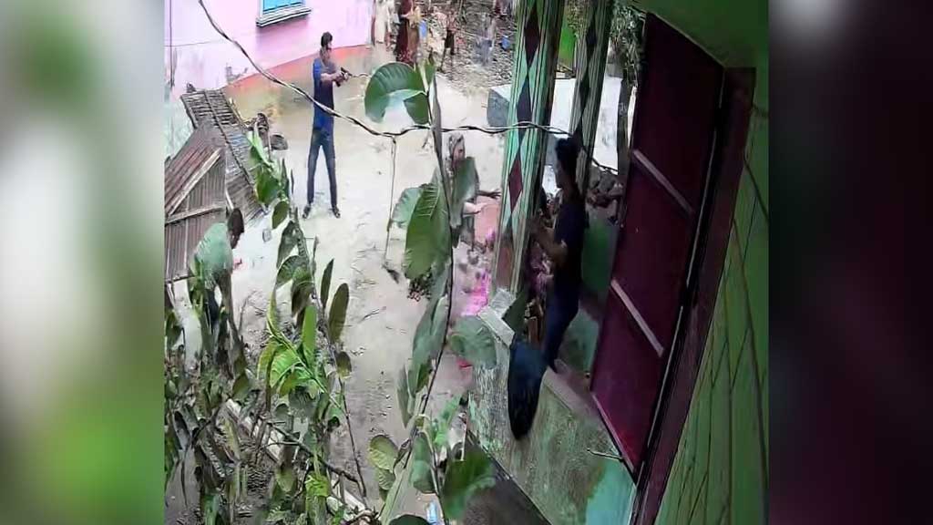 জমি নিয়ে বিরোধে হামলার সময় অস্ত্র প্রদর্শন, গ্রেপ্তার ৩