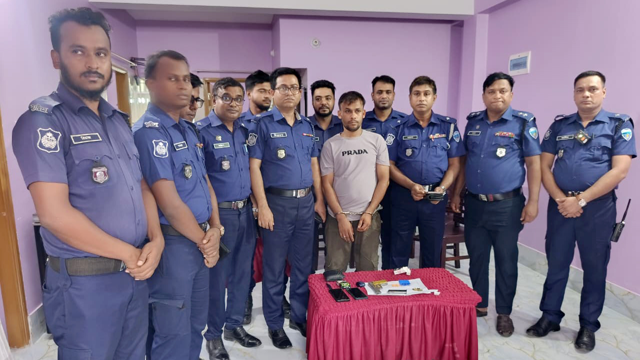 নোয়াখালীতে চাঁদাবাজি করতে গিয়ে পিস্তল ও ইয়াবাসহ যুবক আটক