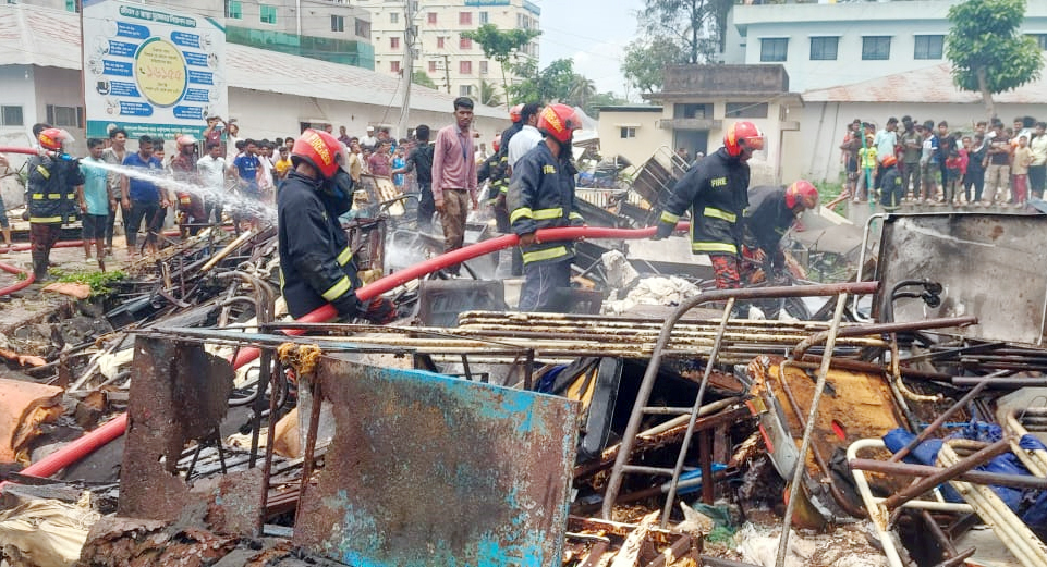 নোয়াখালী সরকারি হাসপাতালে আগুন, এক ঘণ্টায় নিয়ন্ত্রণে