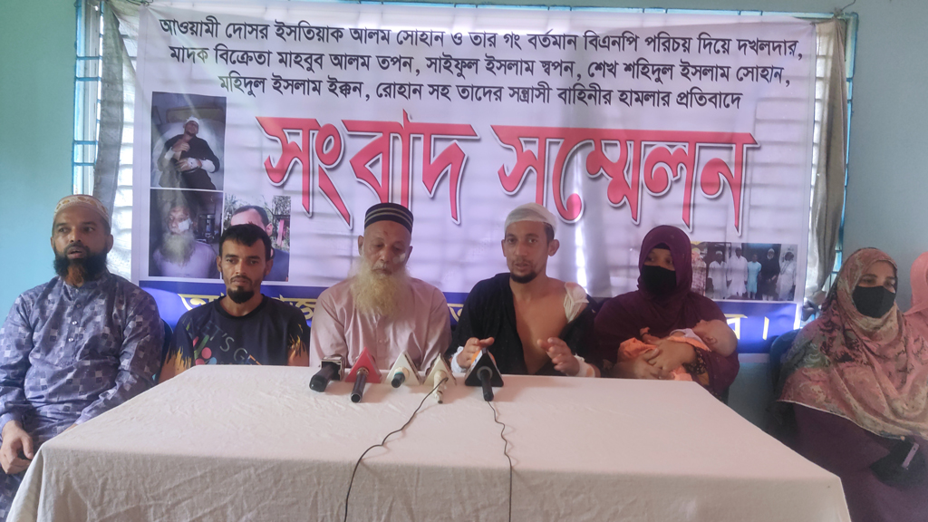নোয়াখালীর বেগমগঞ্জে প্রকাশ্যে ব্যবসায়ীসহ তিনজনকে ছুরিকাঘাত