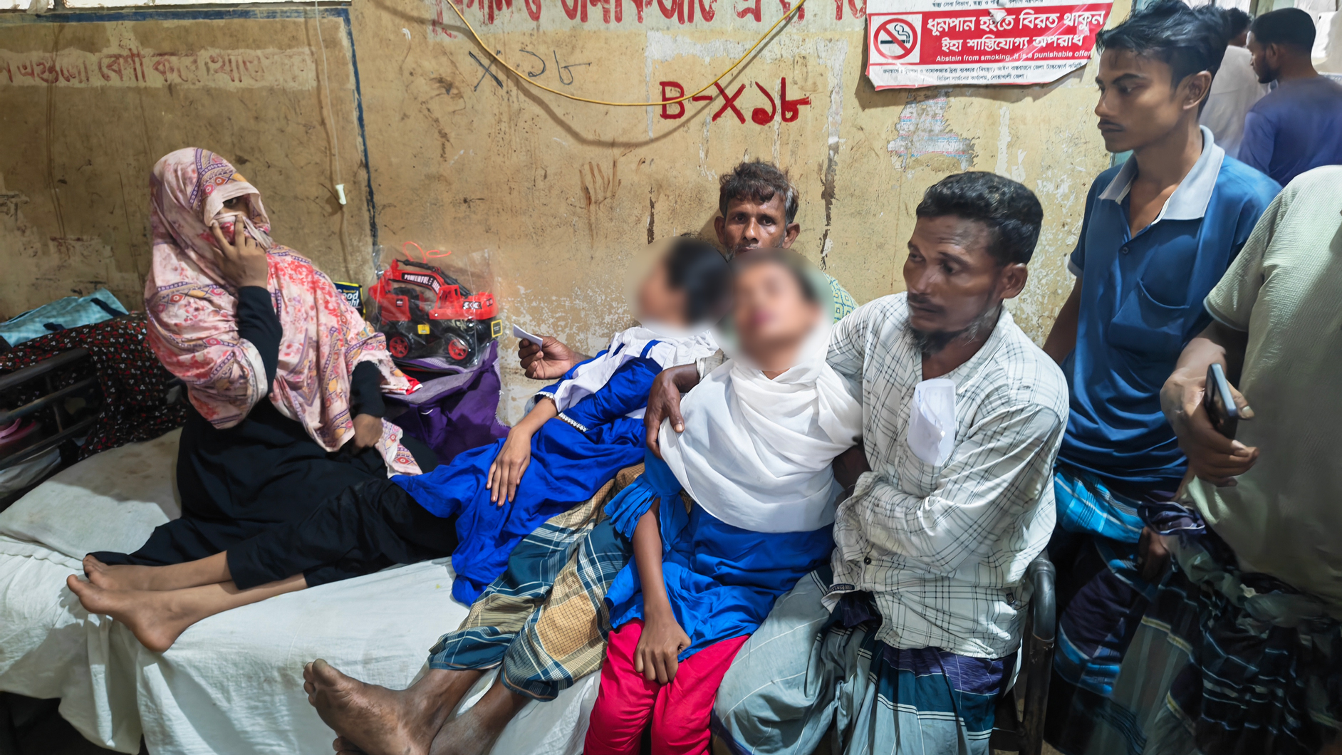 ক্লাস চলাকালে ঝাঁজালো গন্ধ, হাতিয়ায় ফের অসুস্থ ২১ শিক্ষার্থী
