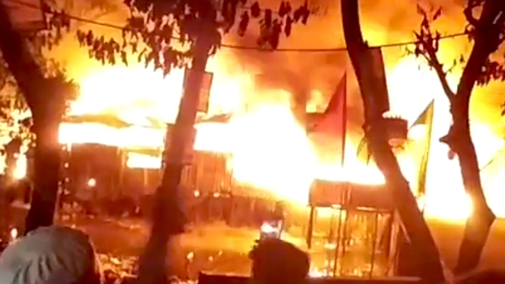 হাতিয়ার সাগুরিয়া বাজারে অগ্নিকাণ্ড, পুড়ে গেছে সাত ঘর
