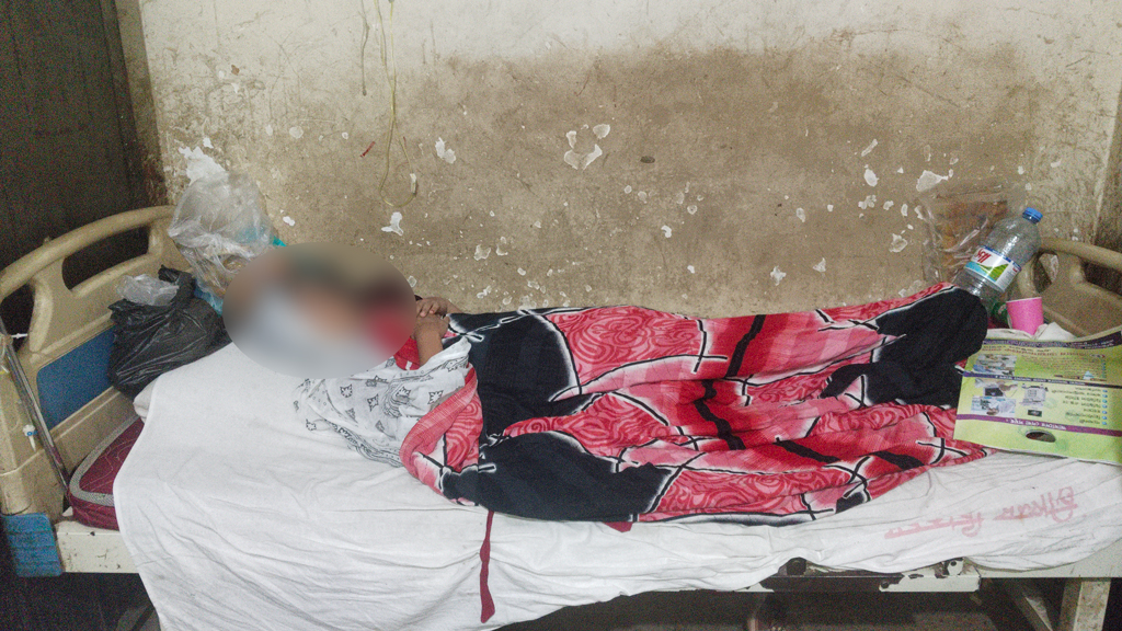 অঙ্ক না পারায় পিটিয়েছেন শিক্ষক; অচেতন ছাত্রীকে হাসপাতালে ভর্তি