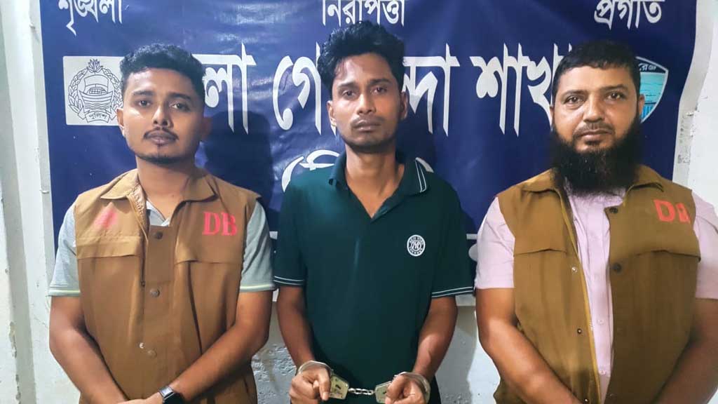 ‘তাণ্ডব’ সিনেমার পাইরেসির মূল হোতা নোয়াখালীতে গ্রেপ্তার