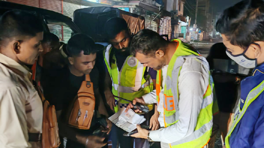 নোয়াখালীতে সড়কে ছাত্রলীগের আগুন, আটক ১২