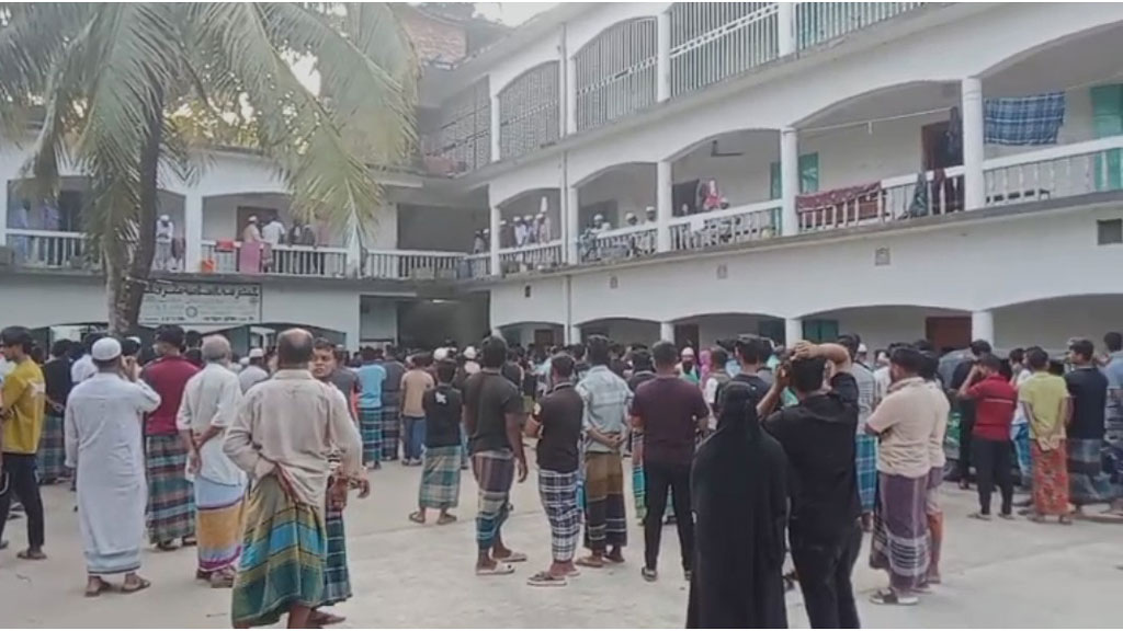 নোয়াখালীর সোনাইমুড়ীতে শিশুকে গলা কেটে হত্যা, সহপাঠী আটক