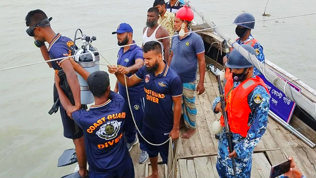 মেঘনায় নিখোঁজ: ২৪ ঘণ্টা পার হলেও মেলেনি শিশু তামিমের খোঁজ