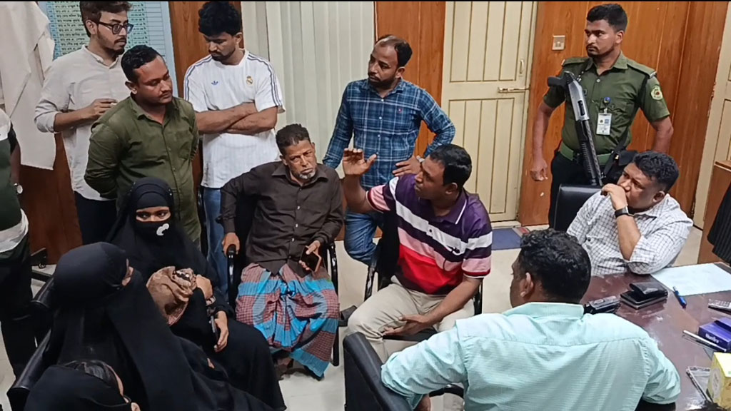 নোয়াখালীর চাটখিলে হামে শিশুর মৃত্যু, হাসপাতালে ভাঙচুর