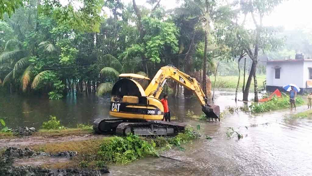 নোয়াখালীতে রাতভর বৃষ্টিতে বাড়ল জলাবদ্ধতা, দুর্ভোগে লাখো মানুষ