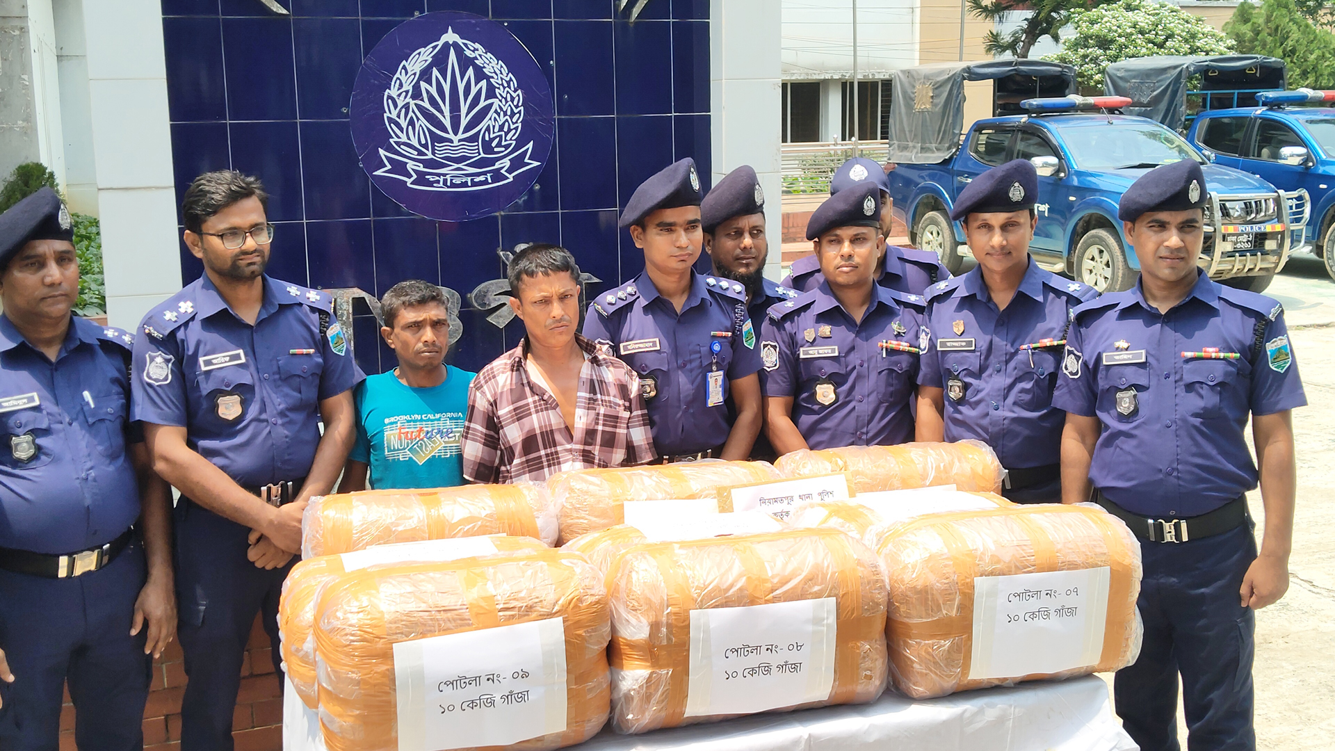 নিয়ামতপুরে ৯০ কেজি গাঁজাসহ দুই মাদক কারবারি গ্রেপ্তার