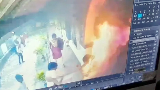 শিক্ষকের যৌন সম্পর্কের প্রস্তাব, গায়ে পেট্রল ঢেলে ছাত্রীর প্রতিবাদ