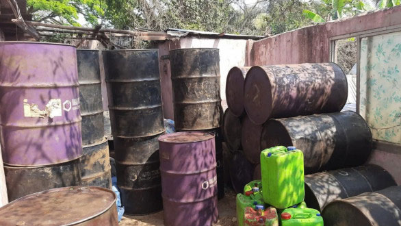 নড়াইলে দুটি স্থান থেকে ৭ হাজার ৪০০ লিটার ডিজেল জব্দ, দু’জনকে জরিমানা