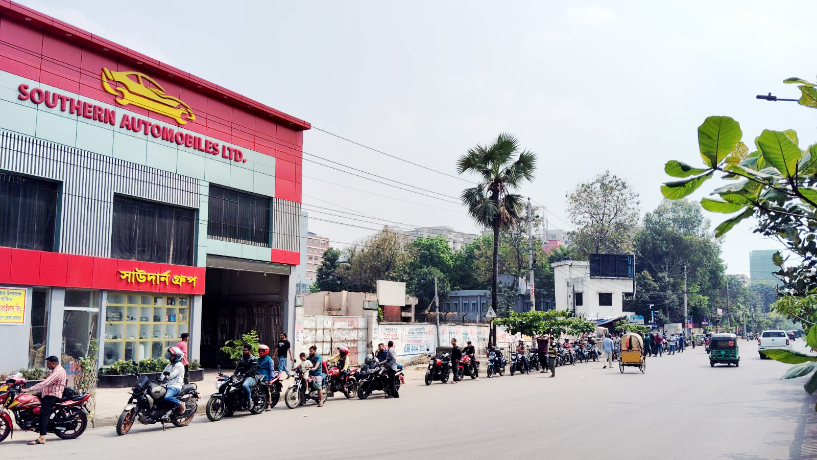 রাজধানীতে পাম্পে মিলছে না জ্বালানি তেল, বন্ধ অধিকাংশ ফিলিং স্টেশন