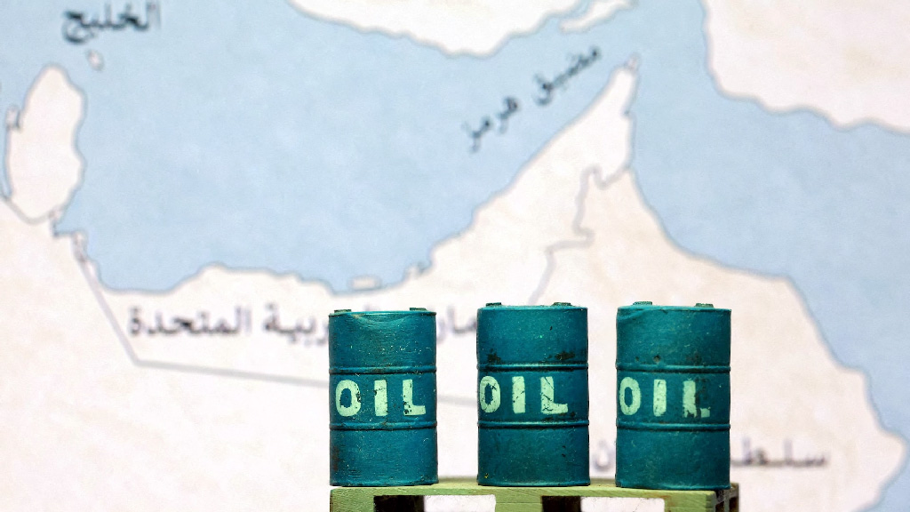 আলোচনা ব্যর্থ হলেও জাহাজ চলছে হরমুজে