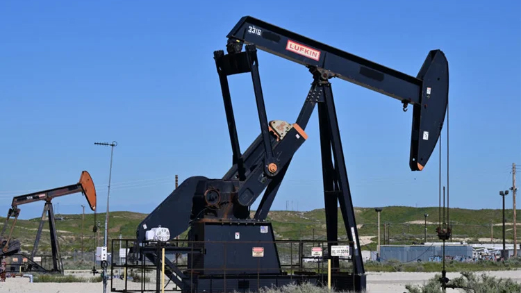 জ্বালানি তেলে জিম্মি বিশ্ব: কবে থেকে ব্যবহার শুরু, শেষ কবে