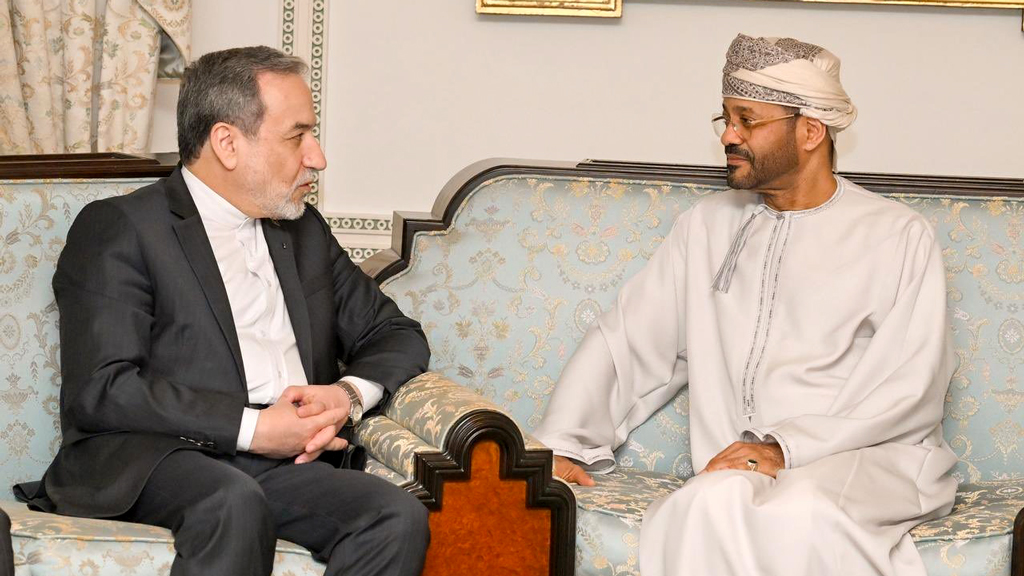 উত্তেজনা প্রশমনে আলোচনার পথ খোলা রেখেছে ইরান, ওমানকে জানালেন আরাগচি