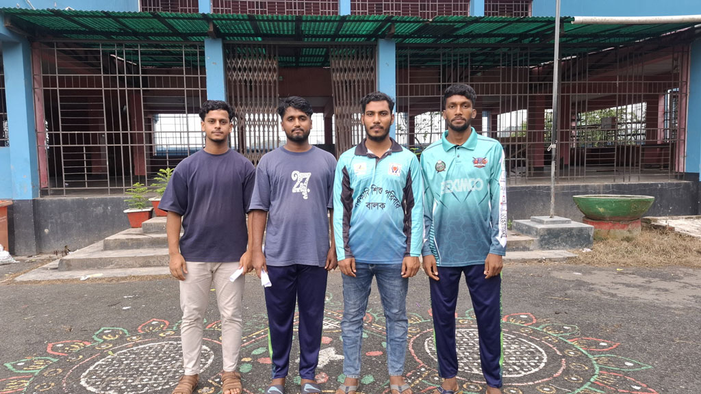 ১৮-তে পা দিতেই শিশু পরিবার ছাড়ার নির্দেশ, দিশেহারা পাঁচ এতিম