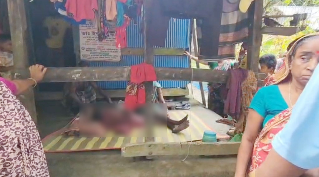 মায়ের সমাধির পাশে জুতা, খালে মিলল ৩ বছরের শিশুর মরদেহ
