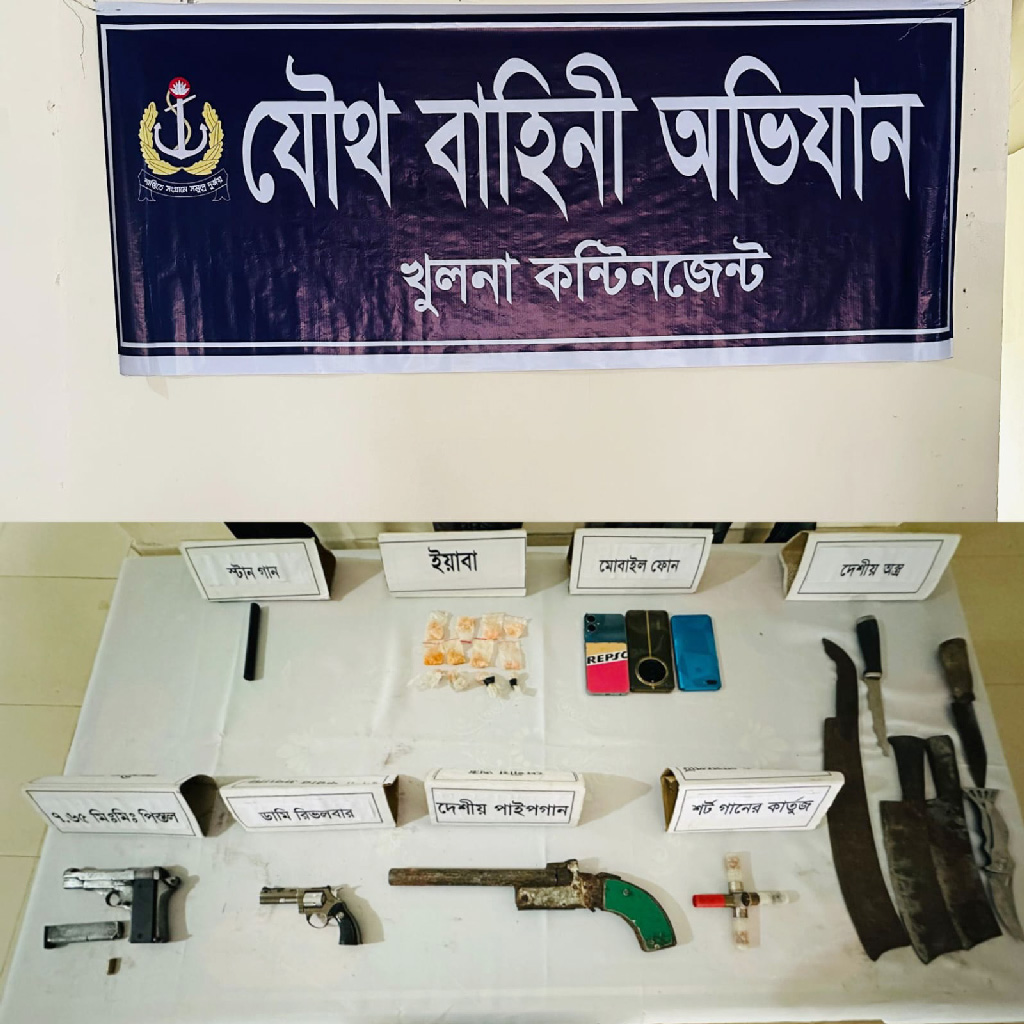 যৌথ বাহিনীর অভিযানে উদ্ধার হওয়া অস্ত্র ও মাদক। ছবি: আইএসপিআর