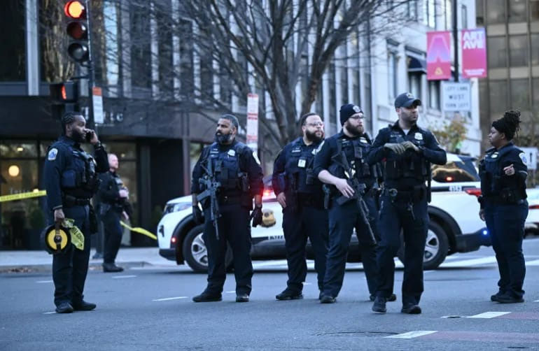 ওয়াশিংটনে গুলিতে দুই ন্যাশনাল গার্ডস আহত, আরও ৫০০ সদস্য মোতায়েন চান ট্রাম্প