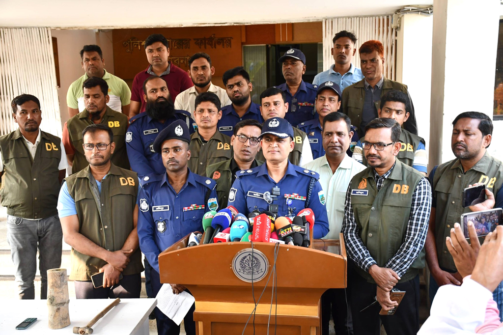 ধর্ষণে বাধা পেয়ে দাদি-নাতনিকে হত্যা করে শরিফুল