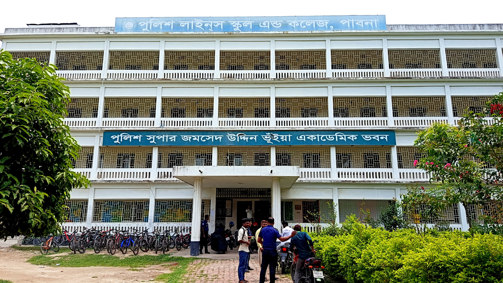 শ্রেণিকক্ষে শিক্ষার্থীর মাথার ওপর খুলে পড়ল ফ্যান