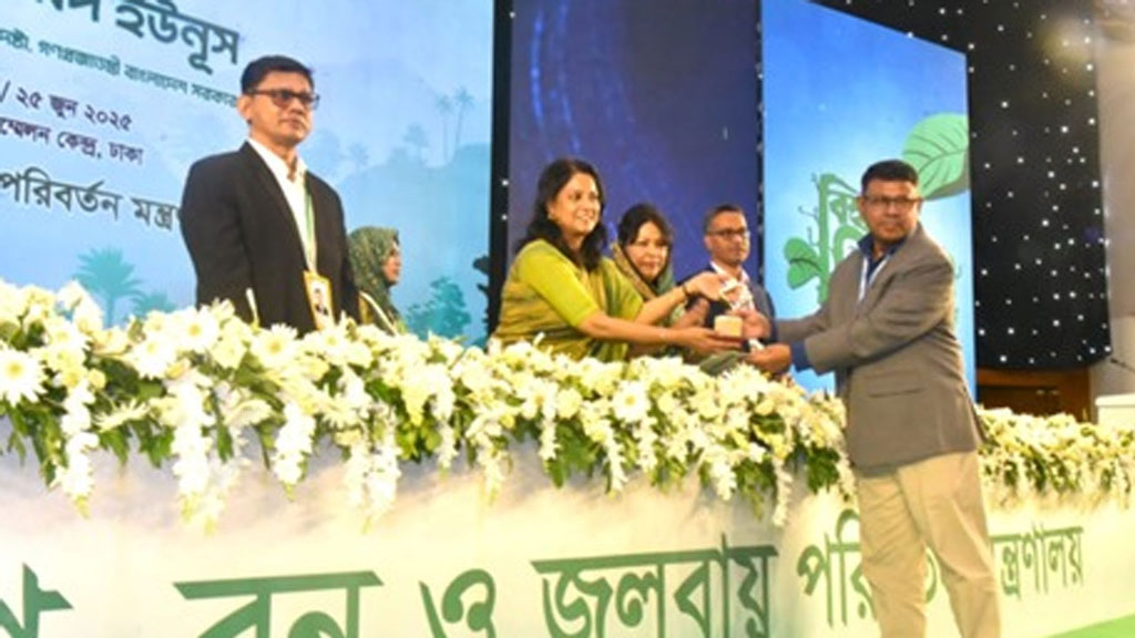 জাতীয় পরিবেশ পদক পেল স্নোটেক্স আউটারওয়্যার