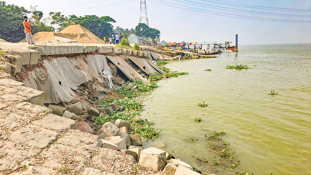 পদ্মা সেতু রক্ষা বাঁধের দায়িত্ব নিচ্ছে না কেউ