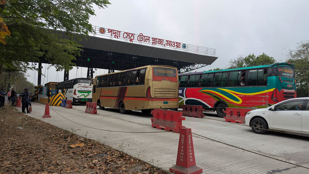 পদ্মা সেতুতে ঈদযাত্রার দ্বিতীয় দিনেও যান চলাচল স্বাভাবিক