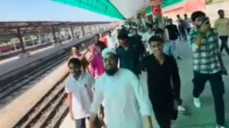 তিন ঘণ্টা দেরিতে ছাড়ল পাহাড়িকা এক্সপ্রেস, স্টেশনে যাত্রীদের বিক্ষোভ