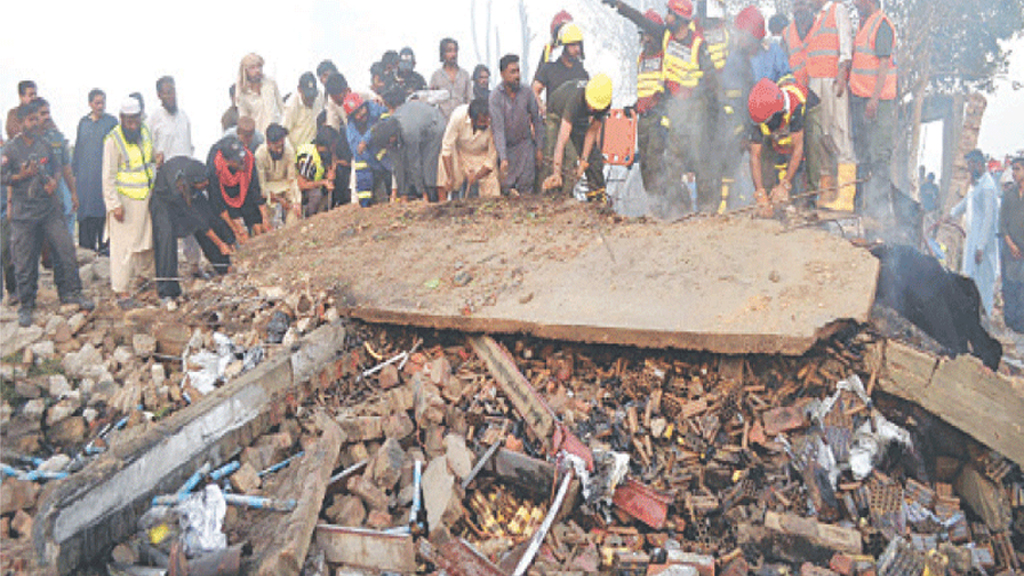 পাকিস্তানে আতশবাজির কারখানায় বিস্ফোরণ, নিহত অন্তত ৭